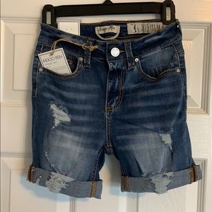 NWT Indigo Rein Distressed Highrise Shorts Size 1